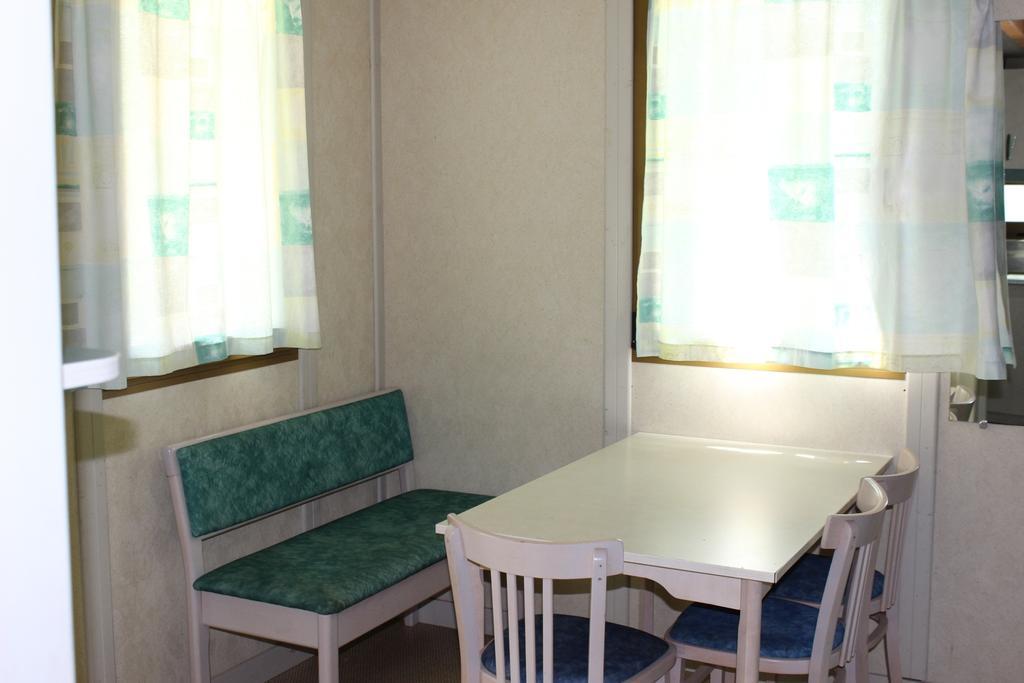 Bungalows Pena Montanesa Aínsa Szoba fotó