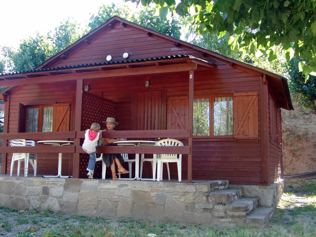 Bungalows Pena Montanesa Aínsa Szoba fotó